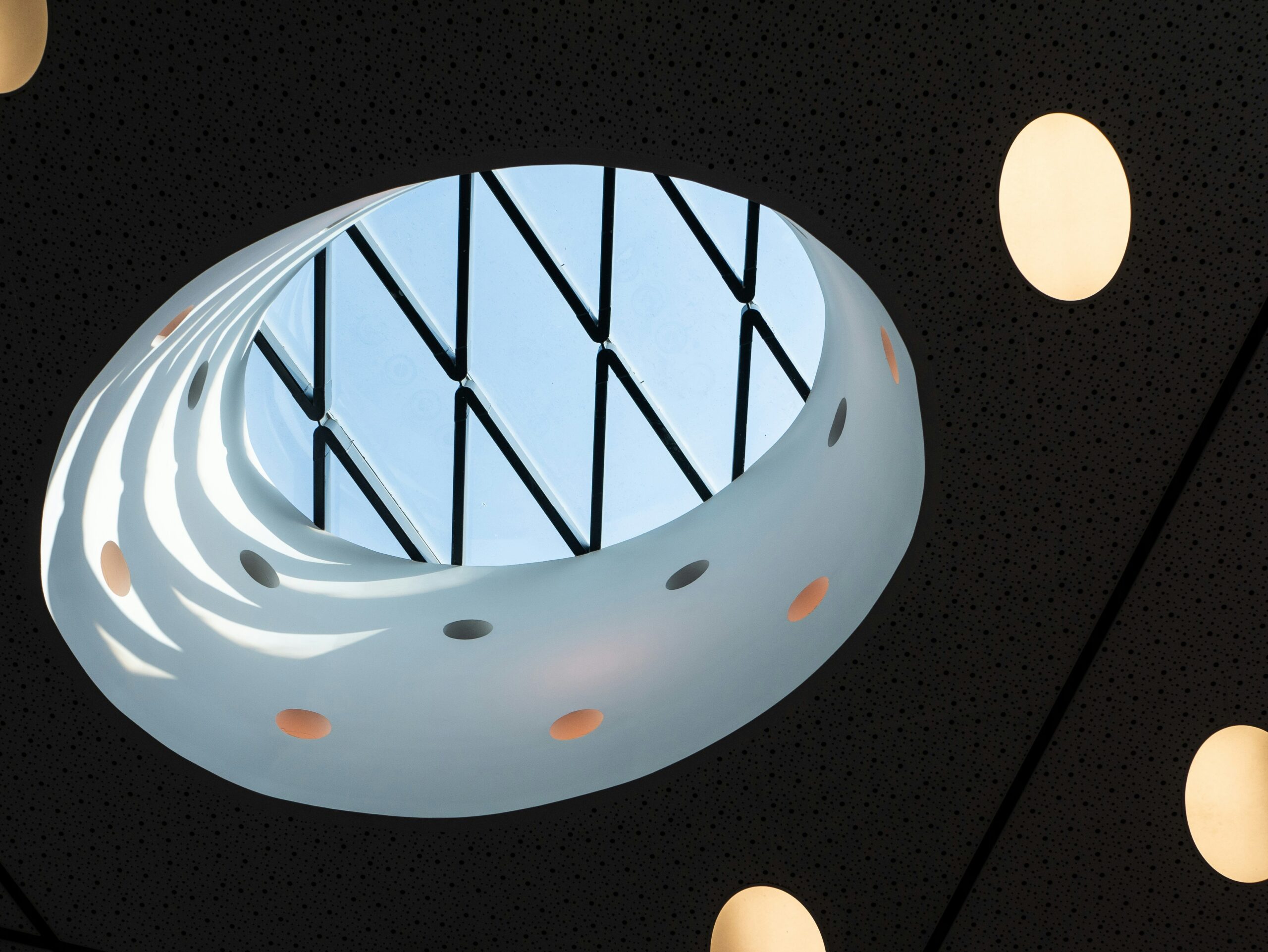 A kettlebell compared to a dumbbell highlighting shape differences