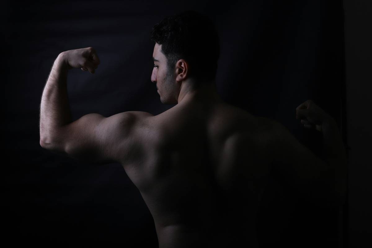 Before and after photos showing visible weight loss from consistent kettlebell use